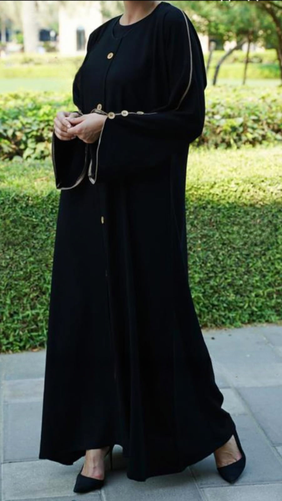 Dubai Abaya With Beige Piping And Show Button on the Front And Sleeves In Black - USA Hijab World