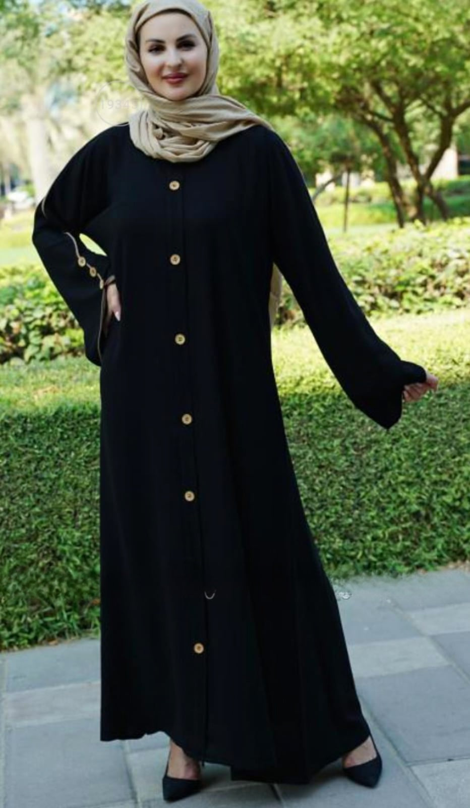 Dubai Abaya With Beige Piping And Show Button on the Front And Sleeves In Black - USA Hijab World