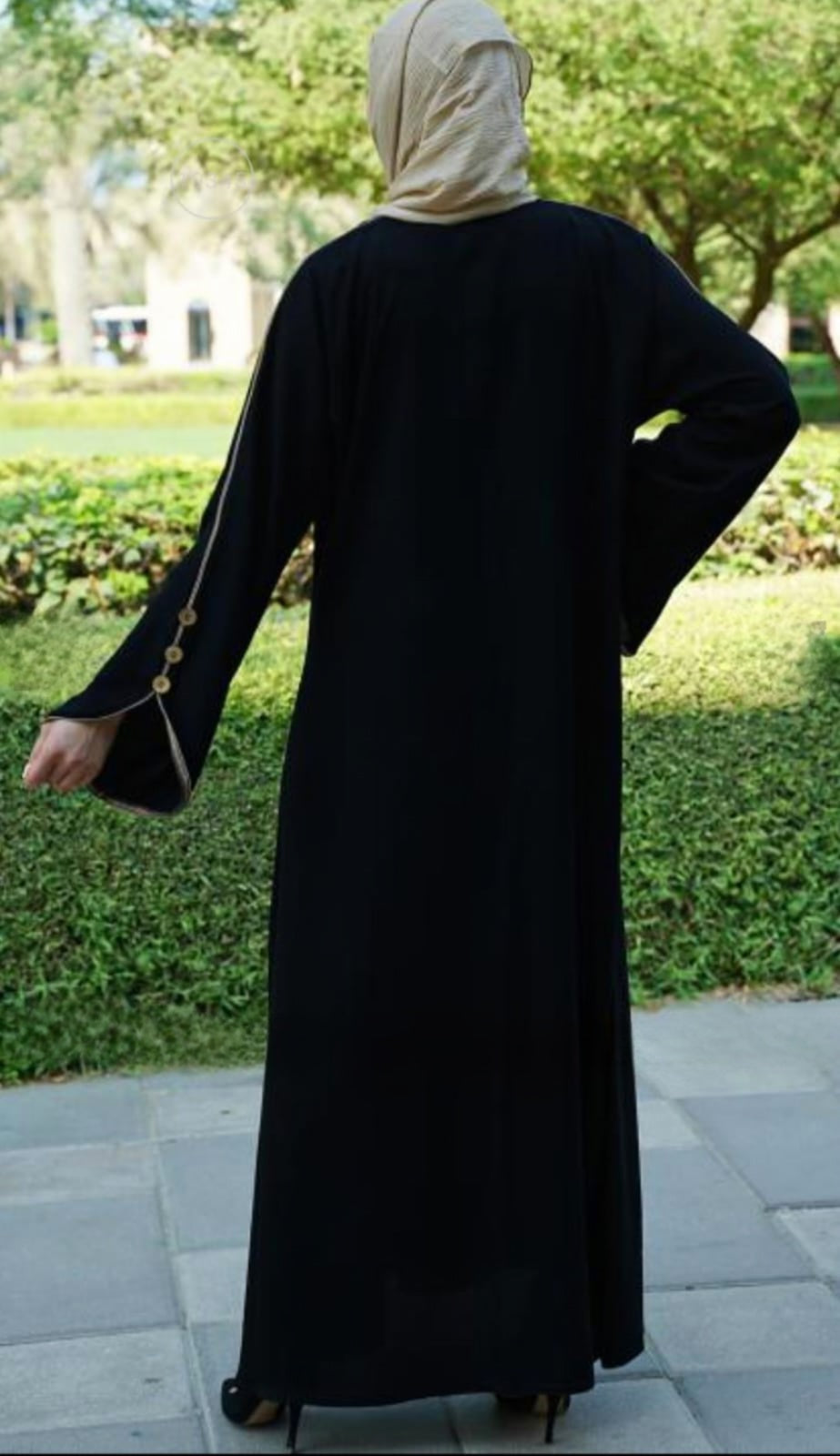 Dubai Abaya With Beige Piping And Show Button on the Front And Sleeves In Black - USA Hijab World